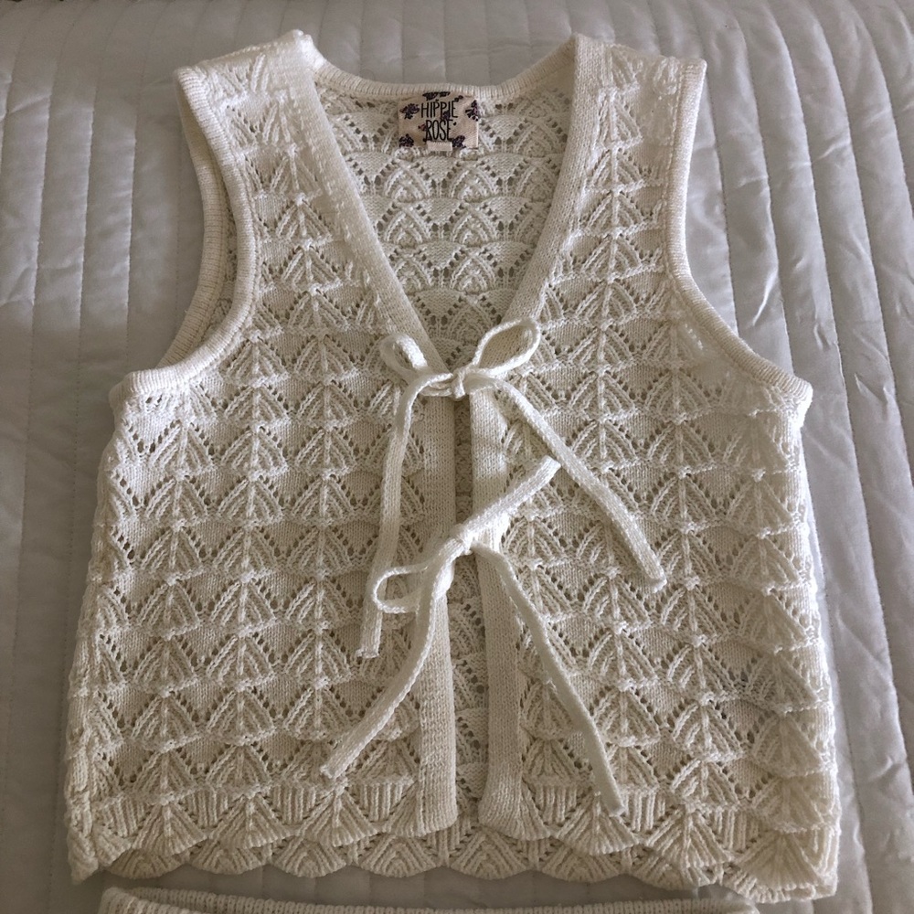 Cream Knit Sleeveless Top and Skirt Set - Picture 3 of 5